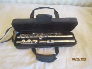 Yamaha Nippon Gakki Co. Model YFL265S Silver Flute with Case Made in Japan