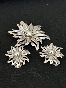 Vintage Flower Brooch And Clip On Earrings Set Silver Tone