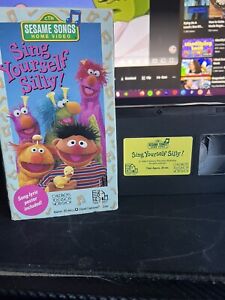 Sesame Street - Sing Yourself Silly! (VHS, 1990)
