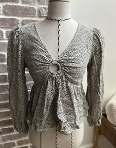 American Eagle Babydoll Top Sz SMALL Long Sleeve V Neck Ring Front Detail Floral