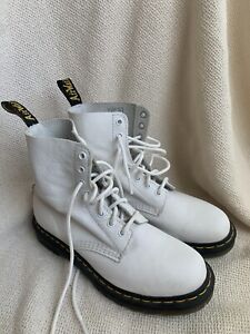 Doc Martens 11821 Leather 8 Eyelet Combat Boots Womens 7 Solid White Air Wair