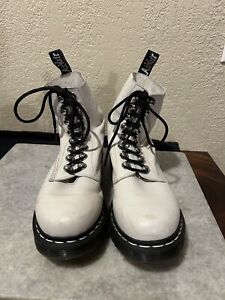 Doc Dr Martens Boots Womens Size 8 US Air Wair  White Boots  Eyelet