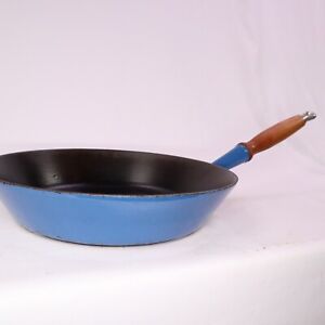 LE CREUSET BLUE FRYING PAN SKILLET#28 WOOD HANDLE 11