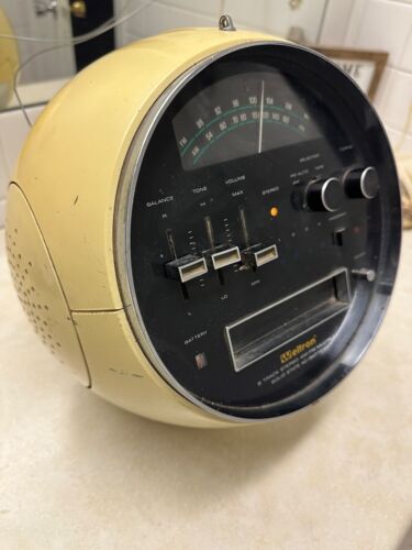 Weltron 2001 Space Ball Retro AM/FM Radio Stereo 8-Track Player
