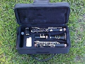 CLARINET-BANKRUPTCY SALE-NEW INTERMEDIATE CONCERT BAND CLARINETS-W/ YAMAHA PADS