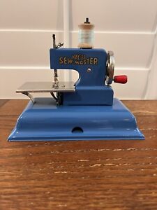 New ListingKayAMEE Vintage Toy Sewing Machine.