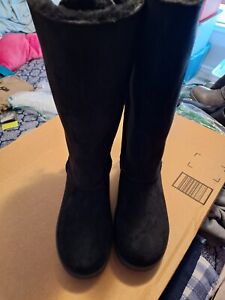 Boots Women's Snow Black  Fabric Upper Fur Lining Rubber Sole Size 8