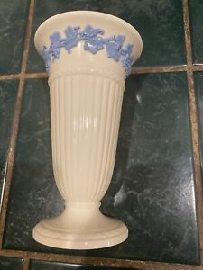 Wedgewood Queens Ware England Lavender On Cream Trumpet Vase Etruria Barlaston