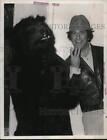 1973 Press Photo Soupy Sales, Comedian, with Taxidermy Bear - tub18437