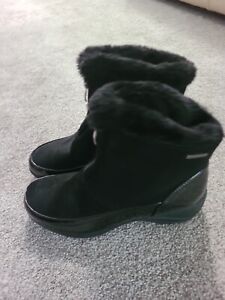 Khombu Boots Women's Size 8 Black Warm Ankle Booties Snow Winter Zipper warm