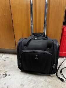 TRAVELPRO Rolling Tote Brief Upright Carry On Luggage Crew Bag Black. Crew5