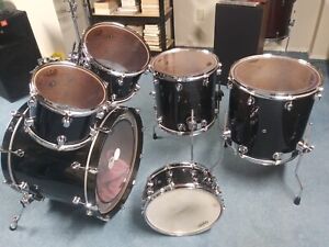 Mapex Saturn Series 6 piece drum set. Black Lacquer, Excellent Condition.