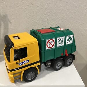BRUDER #4143 MERCEDES BENZ ACTROS RECYCLING GARBAGE TRUCK GERMANY 2001 RARE VTG