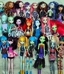 🔥Monster High Dolls CHOOSE (Frankie, Draculaura, Abbey, Ghoulia, Toralei, etc.