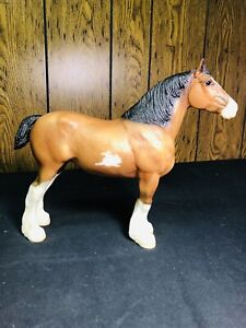Breyer - Clydesdale Mare With Stockings And Blaze (#8384)