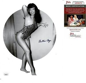 BETTIE PAGE (1923-2008) QUEEN OF PINUPS  SIGNED 8X10  PHOTO  
