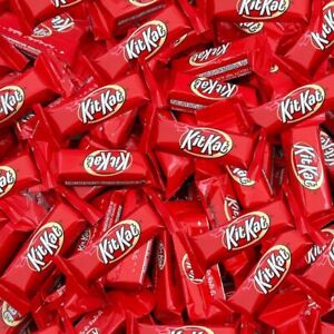 KITKAT Milk Chocolate Candy Bars, Crisp Miniature Wafers in Red Wrap, 2 Pound