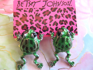 Adorable SPRING Frog Toad Betsey Johnson Green Enamel Silver Short Stud Earring