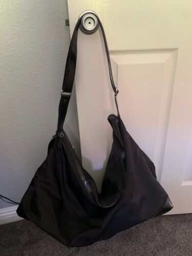 Pre-owned black Gucci travel tote for men or women