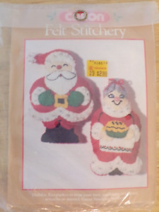 Christmas Ornament Kit Santa Claus Felt Sequins Caron  6023 NIP Felt Stitchery