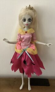 Once Upon A Zombie Doll - Cinderella
