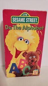 Sesame Street’s DO THE ALPHABET VHS Video Tape Kids Learning ABC-RARE!
