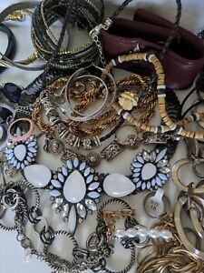 2lb+ Bulk Costume Jewlery Mixed Lot All wearable Some New Most Preowned