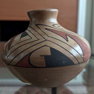 Signed Mexican Mata Ortiz Pottery Jar Gris Camacho De Silveria Artisan Vase Art