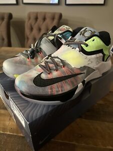 Size 14 - DS Nike Kevin Durant  7 What The KD 2015