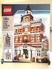 [New] LEGO 10224 MODULAR Town Hall RETIRED YR 2014 2766 PCS AGE14+ 8 FIGS @RB !