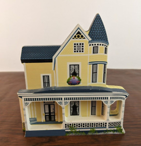 1995 Sheila's Collectible Wooden 3-D Houses Victoria 1890's House Charlotte, NC