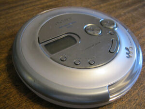 SONY Walkman Model D-NE710 Atrac3 Plus Portable CD MP3 Player WORKS!