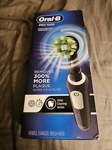 Oral-B Pro 1000 Crossaction Electric Rechargeable Toothbrush - Black☆NEW IN BOX☆