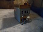 HO SCALE 2 STORY STORE FRONT/APT BUILDING BILT SNEEDS FEEDS & TOOLS WITH DETAILS