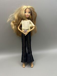 Winx Club Season 1 Fairy Flora Doll 2004 with Lashes Rainbow