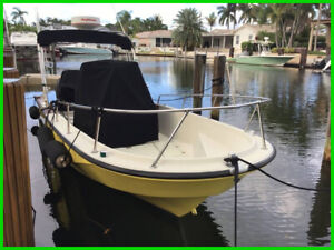 1983 Boston Whaler 22 Outrage 110 HP Engine