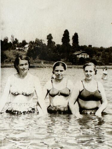 New Listing1950s Pretty Women Bikini Female Girlfriends Beach Vintage Photo Snapshot