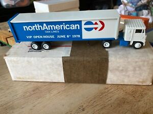 Winross 1/64 diecast tractor trailers North American Van Lines VIP OH 1978