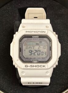 G-SHOCK White G-Lide 3151 GLX-5600 Black Details with Padded Case