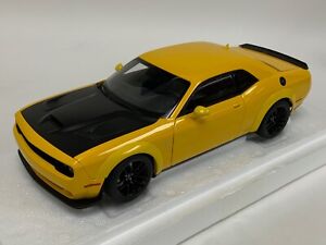 1/18 AutoArt Dodge Challenger SRT Hellcat WB Yellow - Black 2018 71737 RH   #120