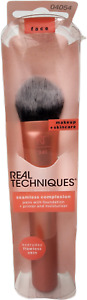 REAL TECHNIQUES Seamless Complexion Makeup Brush for Liquid & Cream Foundations