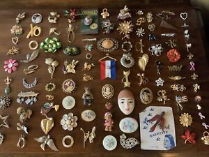 HUGE LOT OF 100 VINTAGE ANTIQUE PIN BROOCHES RHINESTONE CAMEO DESIGNER CHRISTMAS