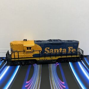 Atlas 4051 N Scale Santa Fe GP-9 Diesel Locomotive #2926