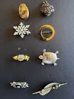 Lot of 8 Vintage Brooches.