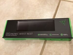 Razer Ergonomic Wrist Rest for MINI Keyboards Plush Black New