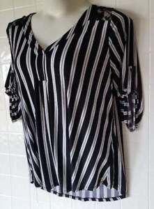 Torrid Womens Size 2 (2X) Black Vertical Stripe Pullover Slimming Cut Tunic Top