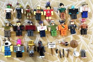 Roblox Toys 20 Action Figures with Accessories - Used