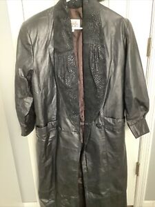 PELLE STUDIO - Women’s Size Small Black Leather Trench Coat with Suede Accents