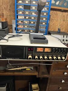 CPI Communications Power Inc. CP 2000 Base Vintage CB Radio & Mic - POWERS ON