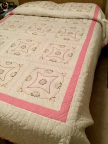 New ListingVTG Pink & White Reversible to Yellow Queen Size  Quilted Bedspread
